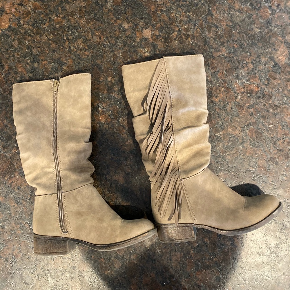 Girls boots